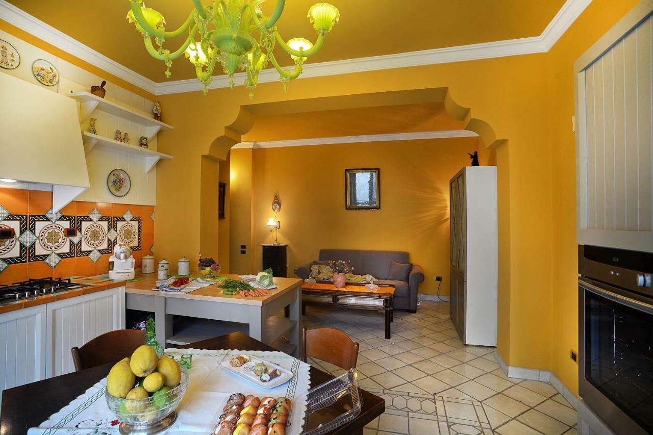 Donna Filomena Casa Vacanza Di Charme Salerno Bagian luar foto